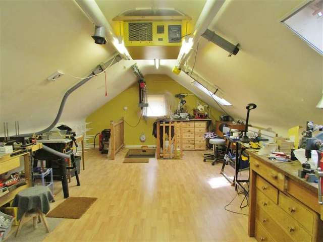  Image of 4 bedroom Detached house for sale in Charlton Gardens Wantage OX12 at Wantage, OX12 8EL