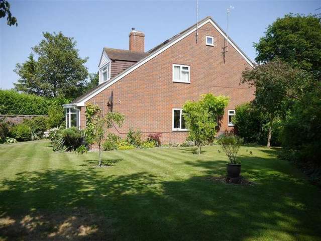  Image of 4 bedroom Detached house for sale in Charlton Gardens Wantage OX12 at Wantage, OX12 8EL