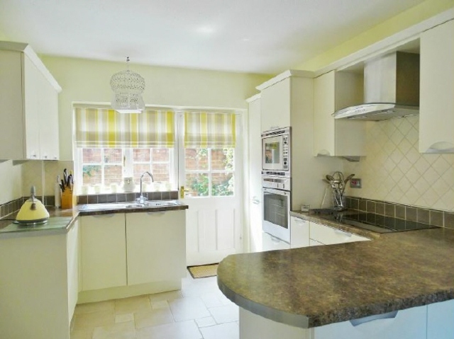  Image of 5 bedroom Detached house to rent in Chilworth Road Chilworth Southampton SO16 at Chilworth Road Southampton Not specified, SO16 7JU