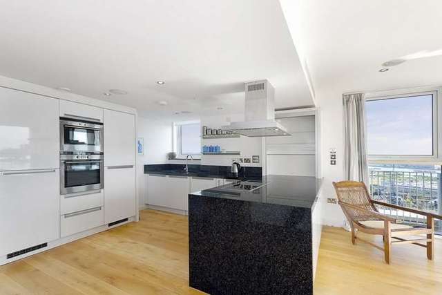  Image of 2 bedroom Apartment to rent in Western Gateway London E16 at Western Gateway  London, E16 1AQ