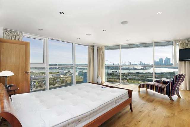  Image of 2 bedroom Apartment to rent in Western Gateway London E16 at Western Gateway  London, E16 1AQ
