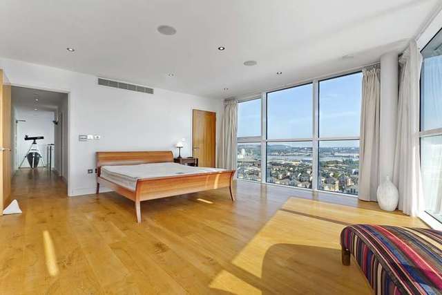 Image of 2 bedroom Apartment to rent in Western Gateway London E16 at Western Gateway  London, E16 1AQ