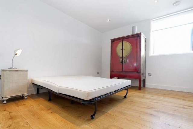 Image of 2 bedroom Apartment to rent in Western Gateway London E16 at Western Gateway  London, E16 1AQ