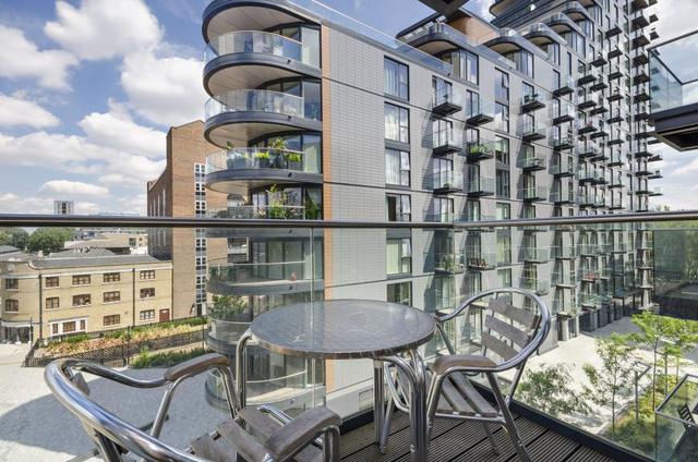  Image of 2 bedroom Apartment for sale in Cobblestone Square London E1W at London, E1W 3AS