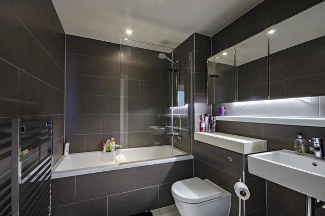  Image of 2 bedroom Apartment for sale in Cobblestone Square London E1W at London, E1W 3AS