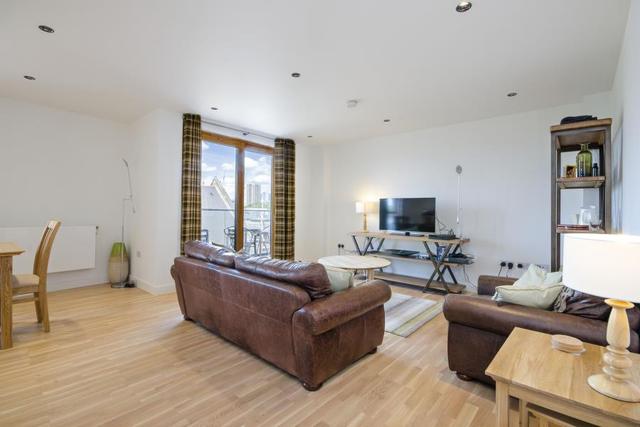  Image of 2 bedroom Apartment for sale in Cobblestone Square London E1W at London, E1W 3AS