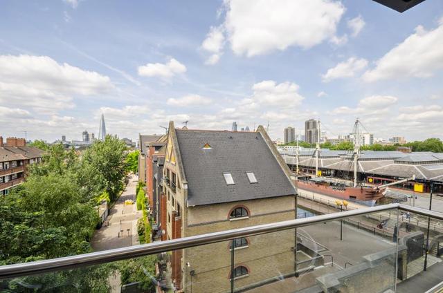  Image of 2 bedroom Apartment for sale in Cobblestone Square London E1W at London, E1W 3AS