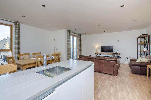  Image of 2 bedroom Apartment for sale in Cobblestone Square London E1W at London, E1W 3AS