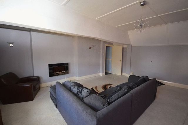  Image of 2 bedroom Flat to rent in Cornmarket Pontefract WF8 at Cornmarket  Pontefract, WF8 1AN