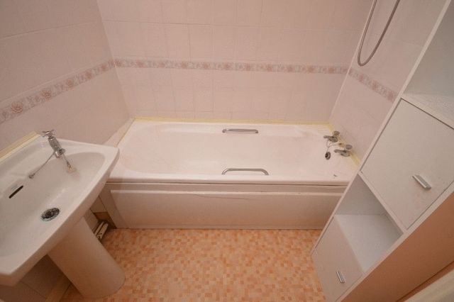  Image of 2 bedroom Flat to rent in Cornmarket Pontefract WF8 at Cornmarket  Pontefract, WF8 1AN
