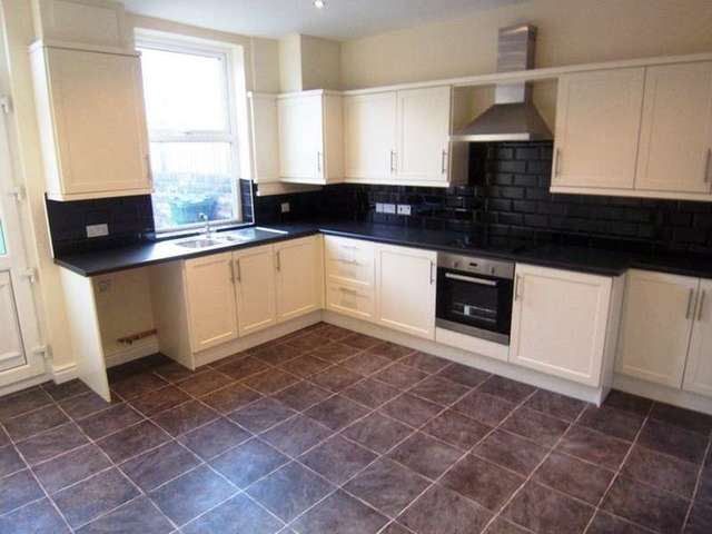  Image of 2 bedroom Terraced house to rent in Corporation Street Barnsley S70 at Barnsley Barnsley, S70 4PQ