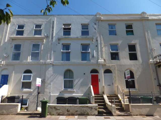  Image of 2 bedroom Flat for sale in Cottage Grove Southsea PO5 at Southsea Hants Portsmouth, PO5 1AH