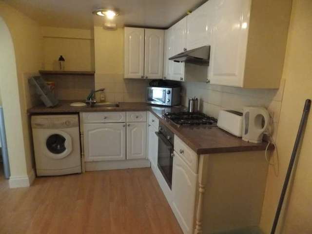  Image of 2 bedroom Flat for sale in Cottage Grove Southsea PO5 at Southsea Hants Portsmouth, PO5 1AH