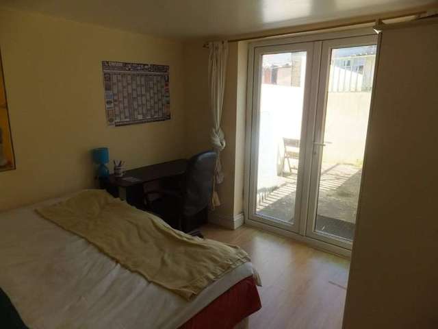  Image of 2 bedroom Flat for sale in Cottage Grove Southsea PO5 at Southsea Hants Portsmouth, PO5 1AH