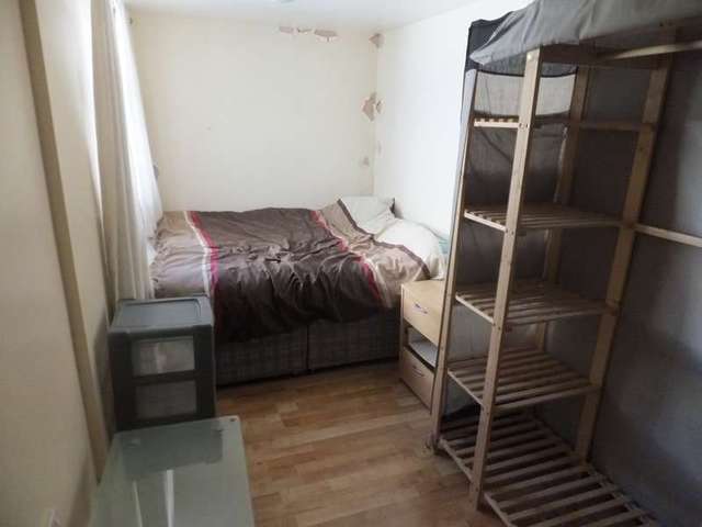  Image of 2 bedroom Flat for sale in Cottage Grove Southsea PO5 at Southsea Hants Portsmouth, PO5 1AH
