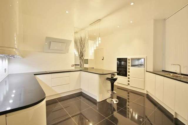  Image of 5 bedroom Flat to rent in Cromwell Road London SW5 at Cromwell Road  London, SW5 0SD