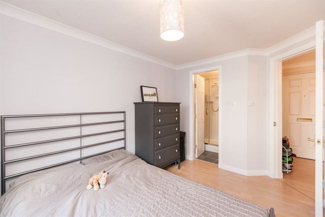 Image of 2 bedroom Flat to rent in Easter Dalry Road Edinburgh EH11 at Haymarket Edinburgh Edinburgh, EH11 2TR