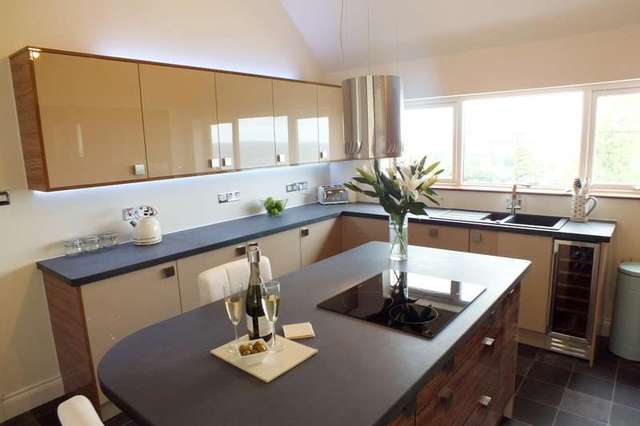  Image of 4 bedroom Detached house for sale in Pendine Carmarthen SA33 at Carmarthen Carmarthenshire Pendine, SA33 4PB