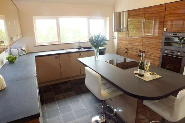  Image of 4 bedroom Detached house for sale in Pendine Carmarthen SA33 at Carmarthen Carmarthenshire Pendine, SA33 4PB