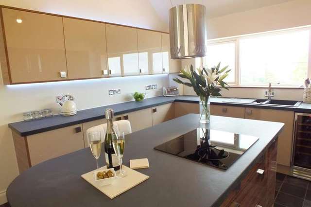  Image of 4 bedroom Detached house for sale in Pendine Carmarthen SA33 at Carmarthen Carmarthenshire Pendine, SA33 4PB
