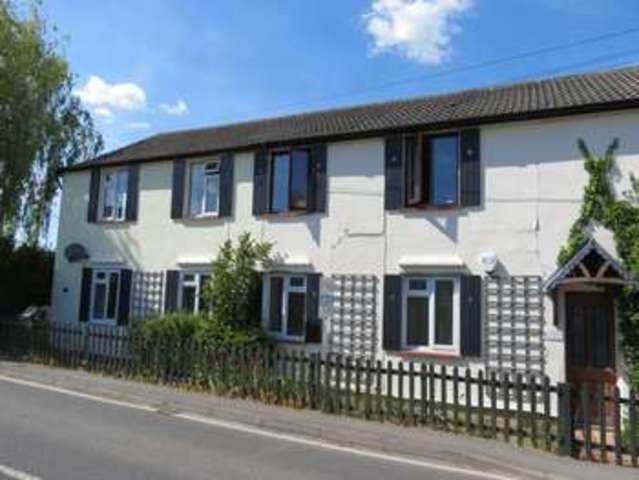  Image of 2 bedroom Maisonette to rent in Forest Green Road Fifield Maidenhead SL6 at Forest Green Road Fifield Bray Wick, SL6 2NR