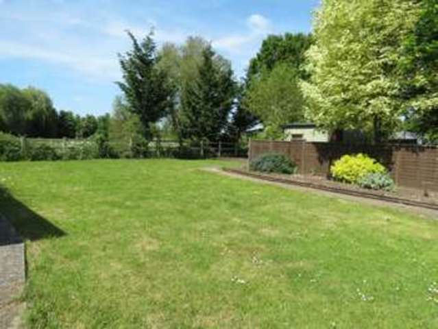  Image of 2 bedroom Maisonette to rent in Forest Green Road Fifield Maidenhead SL6 at Forest Green Road Fifield Bray Wick, SL6 2NR