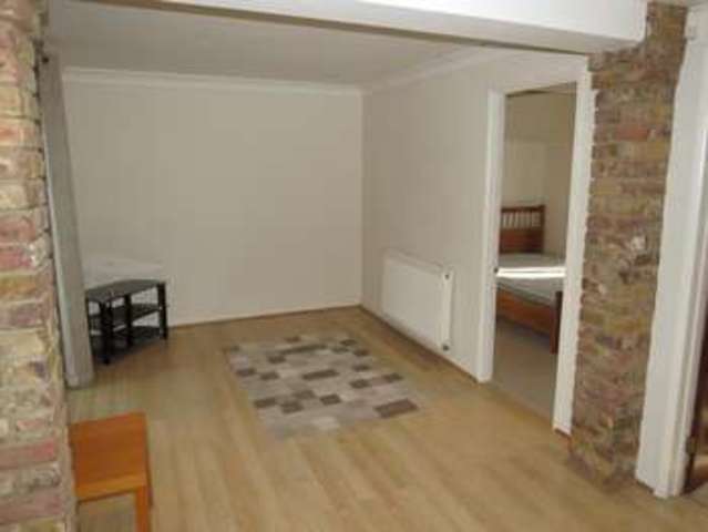  Image of 2 bedroom Maisonette to rent in Forest Green Road Fifield Maidenhead SL6 at Forest Green Road Fifield Bray Wick, SL6 2NR