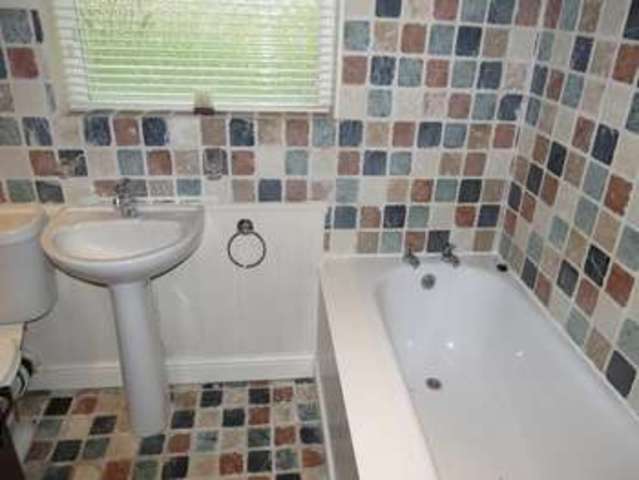  Image of 2 bedroom Maisonette to rent in Forest Green Road Fifield Maidenhead SL6 at Forest Green Road Fifield Bray Wick, SL6 2NR