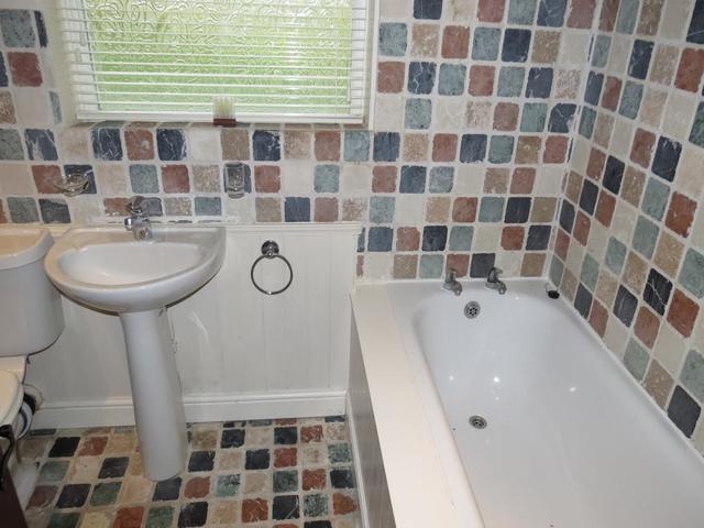  Image of 2 bedroom Maisonette to rent in Forest Green Road Fifield Maidenhead SL6 at Forest Green Road Fifield Bray Wick, SL6 2NR