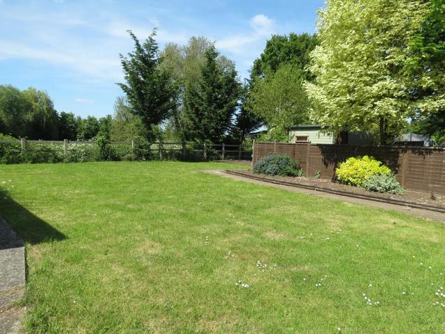  Image of 2 bedroom Maisonette to rent in Forest Green Road Fifield Maidenhead SL6 at Forest Green Road Fifield Bray Wick, SL6 2NR