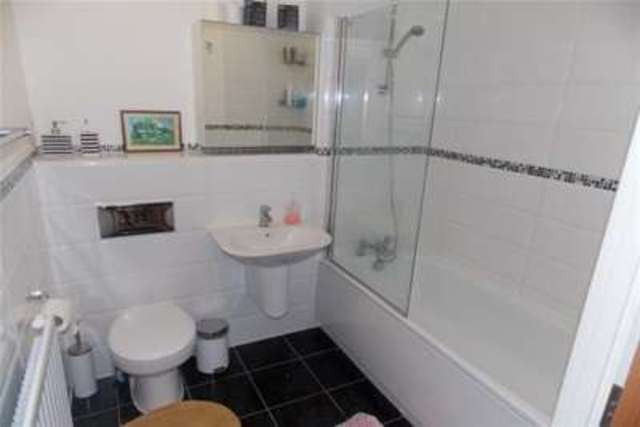  Image of 4 bedroom Property to rent in Galleons Drive Barking IG11 at Barking, IG11 0FA