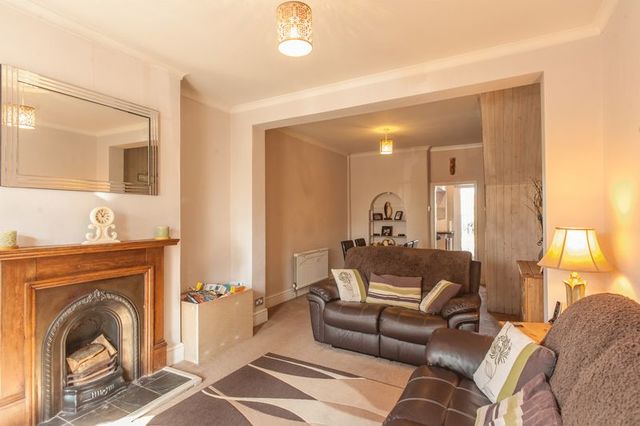  Image of 2 bedroom Terraced house for sale in Twickenham Road Hanworth Feltham TW13 at Twickenham Road Twickenham Borders!! Hanworth, TW13 6HG