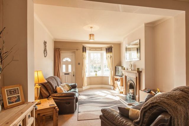  Image of 2 bedroom Terraced house for sale in Twickenham Road Hanworth Feltham TW13 at Twickenham Road Twickenham Borders!! Hanworth, TW13 6HG