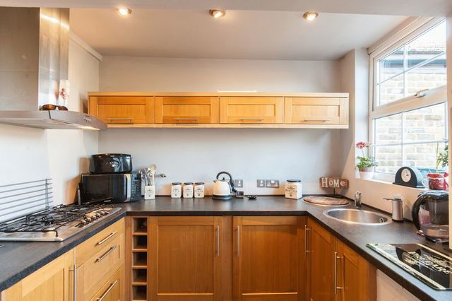 Image of 2 bedroom Terraced house for sale in Twickenham Road Hanworth Feltham TW13 at Twickenham Road Twickenham Borders!! Hanworth, TW13 6HG