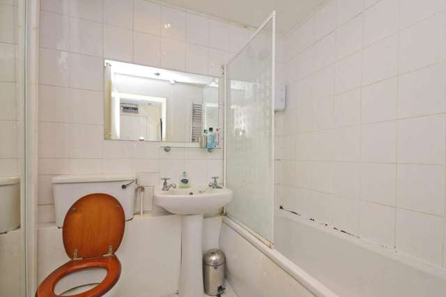 Image of 1 bedroom Apartment for sale in Henry Doulton Drive London SW17 at Henry Doulton Drive Tooting Bec - Heritage Park London, SW17 6DH