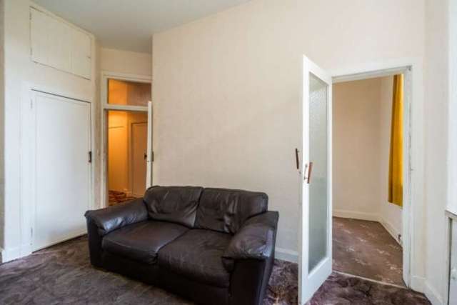  Image of 2 bedroom Flat for sale in Hermitage Park Edinburgh EH6 at Edinburgh, EH6 8HB