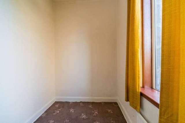  Image of 2 bedroom Flat for sale in Hermitage Park Edinburgh EH6 at Edinburgh, EH6 8HB