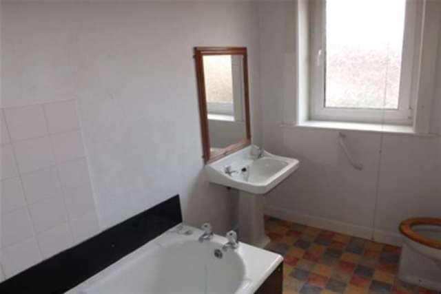  Image of 2 bedroom Terraced house to rent in Hermitage Street Rishton Blackburn BB1 at Blackburn, BB1 4NL