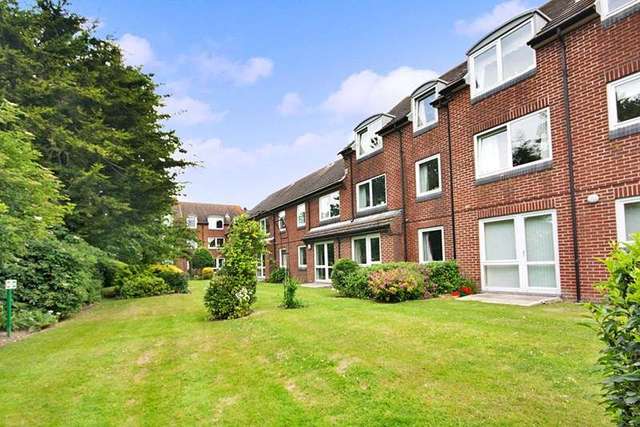  Image of 1 bedroom Retirement Property for sale in Goring Road Goring-by-Sea Worthing BN12 at 225 Goring Road Goring-by-Sea Worthing, BN12 4PW