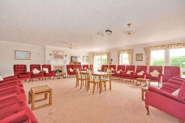  Image of 1 bedroom Retirement Property for sale in Goring Road Goring-by-Sea Worthing BN12 at 225 Goring Road Goring-by-Sea Worthing, BN12 4PW