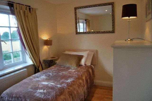  Image of 3 bedroom Cottage for sale in Abingdon Road Sutton Courtenay Abingdon OX14 at Abingdon Road Sutton Courtenay Abingdon, OX14 4NF