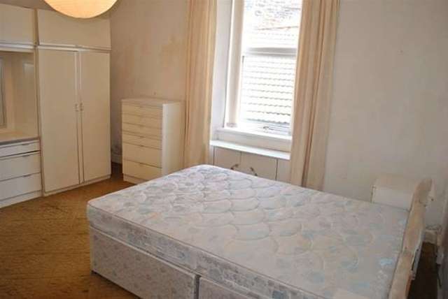  Image of 2 bedroom Flat for sale in Kirk Brae Dunoon PA23 at Dunoon, PA23 7HQ