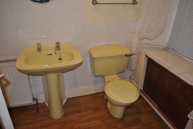  Image of 2 bedroom Flat for sale in Kirk Brae Dunoon PA23 at Dunoon, PA23 7HQ