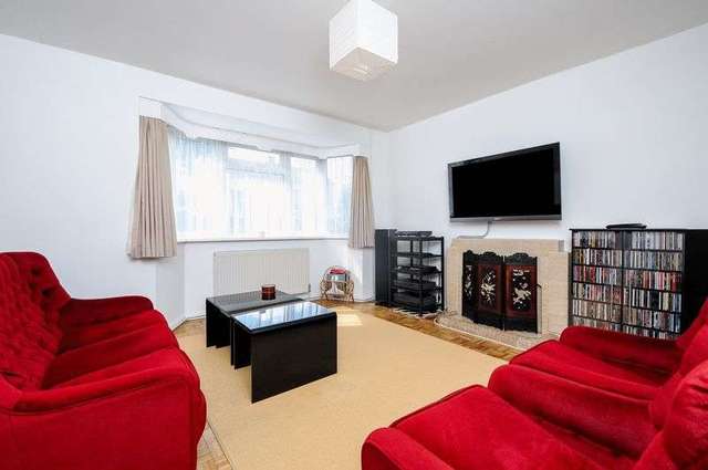  Image of 3 bedroom Detached house for sale in Larkdown Wantage OX12 at Larkdown  Wantage, OX12 8HE
