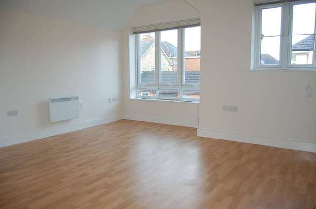  Image of Studio flat to rent in Hardy Road Parkstone Poole BH14 at Lower Parkstone  Poole, BH14 9AW