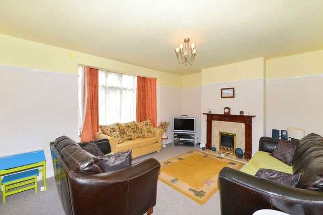  Image of 2 bedroom Flat for sale in Manor Avenue Scarborough YO12 at Manor Avenue  Scarborough, YO12 5JR