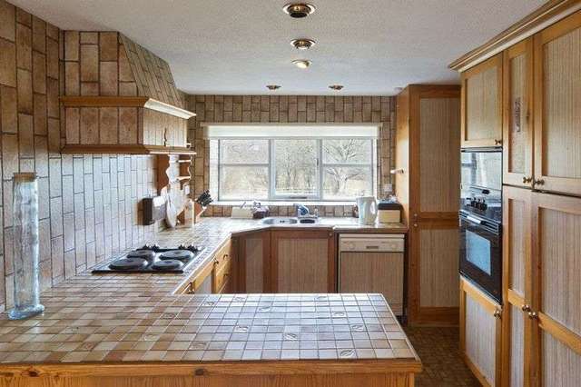  Image of 5 bedroom Property for sale in Moor End Lane Silkstone Common Barnsley S75 at Moor End Lane Silkstone Common Barnsley, S75 4RA