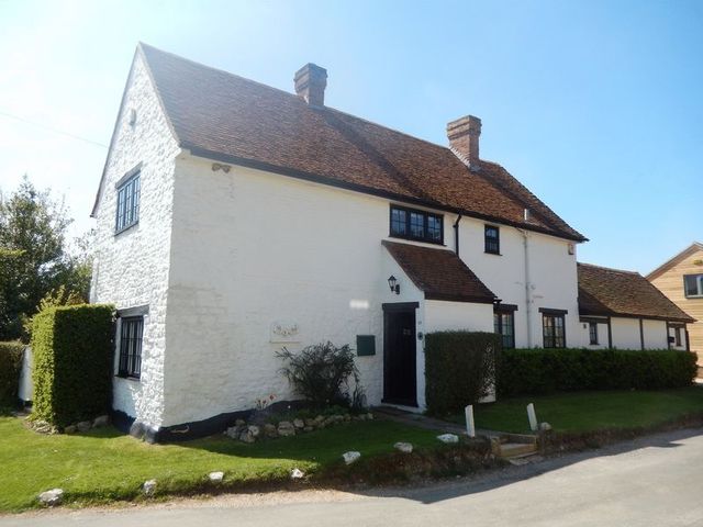  Image of 3 bedroom Detached house for sale in High Street Nash Milton Keynes MK17 at Milton Keynes MK17. A Stunning Three Bedroom Detached Cottage Buckingham, MK17 0EP
