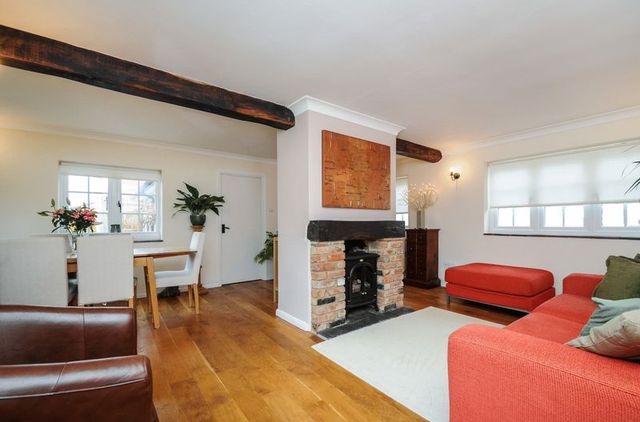  Image of 3 bedroom Detached house for sale in High Street Nash Milton Keynes MK17 at Milton Keynes MK17. A Stunning Three Bedroom Detached Cottage Buckingham, MK17 0EP