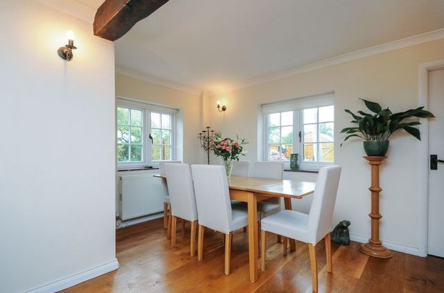  Image of 3 bedroom Detached house for sale in High Street Nash Milton Keynes MK17 at Milton Keynes MK17. A Stunning Three Bedroom Detached Cottage Buckingham, MK17 0EP